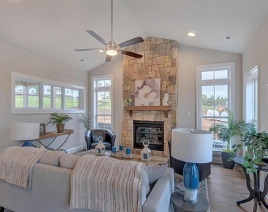 2132 Northside Dr - Photo Thumbnail 7