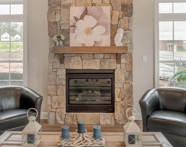 2132 Northside Dr - Photo Thumbnail 8