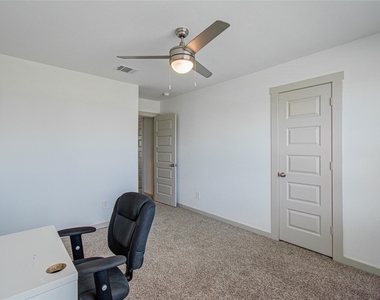 22 Desert Spring Lane - Photo Thumbnail 29