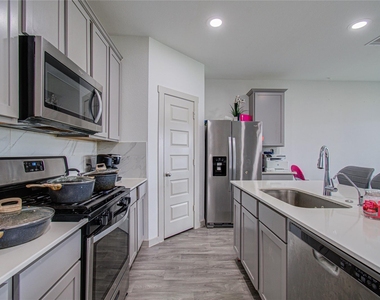 22 Desert Spring Lane - Photo Thumbnail 5
