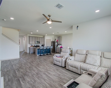 22 Desert Spring Lane - Photo Thumbnail 12