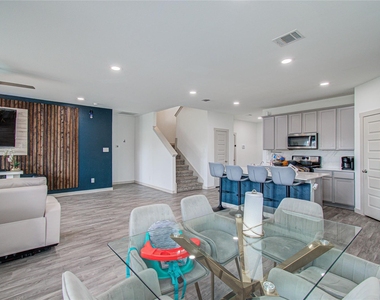 22 Desert Spring Lane - Photo Thumbnail 10