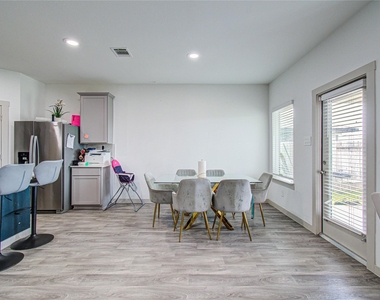 22 Desert Spring Lane - Photo Thumbnail 7