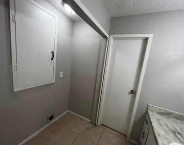 12118 W Bellfort Avenue - Photo Thumbnail 7