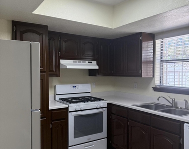 12000 Ivory Gate Way - Photo Thumbnail 13
