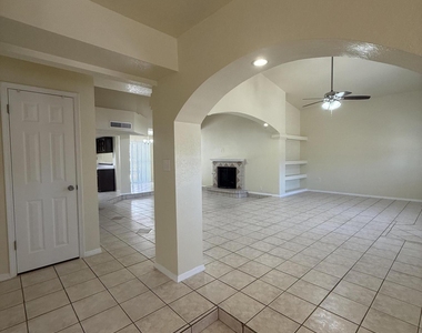 12000 Ivory Gate Way - Photo Thumbnail 6