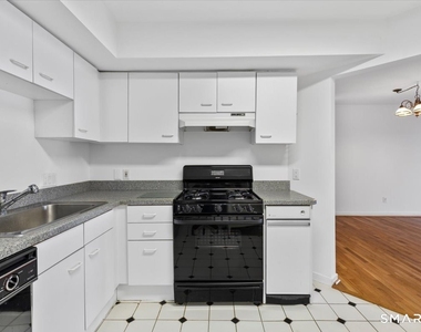 13 Harbour Close - Photo Thumbnail 7