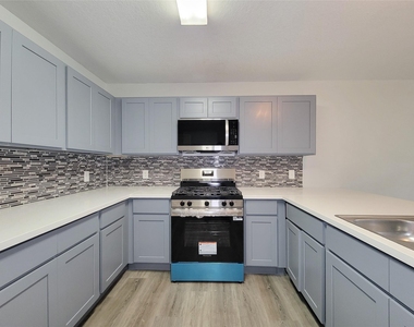3602 Zephyr Glen Way - Photo Thumbnail 8