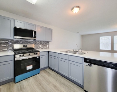 3602 Zephyr Glen Way - Photo Thumbnail 9