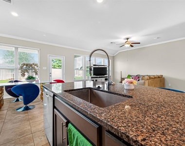 10519 Forfar Lane - Photo Thumbnail 14