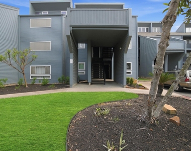 12500 Melville Drive - Photo Thumbnail 6