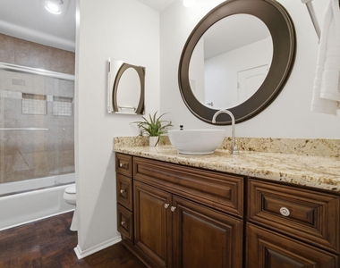 12500 Melville Drive - Photo Thumbnail 8