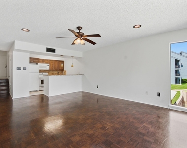 12500 Melville Drive - Photo Thumbnail 9