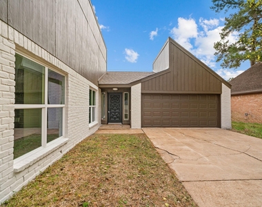 15034 Rose Valley Drive - Photo Thumbnail 3