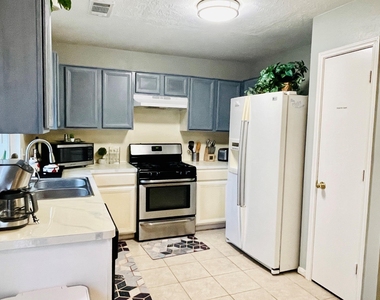 118 Willoughby Court - Photo Thumbnail 10