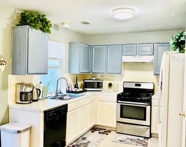 118 Willoughby Court - Photo Thumbnail 9