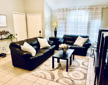 118 Willoughby Court - Photo Thumbnail 5