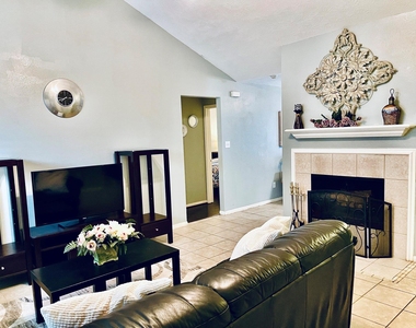 118 Willoughby Court - Photo Thumbnail 2