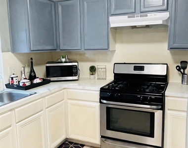118 Willoughby Court - Photo Thumbnail 12