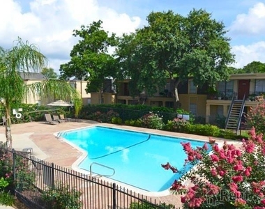 10110 Westview Drive - Photo Thumbnail 9
