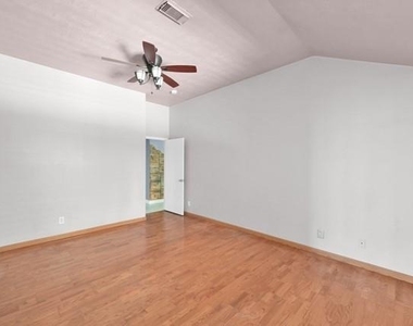 6715 Dillon Drive - Photo Thumbnail 14