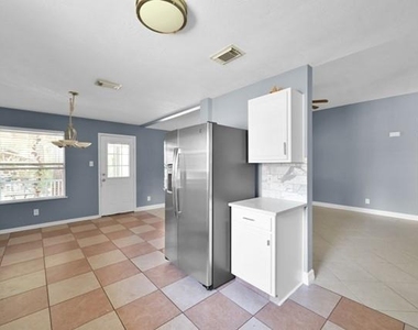 6715 Dillon Drive - Photo Thumbnail 11