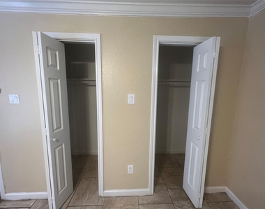 10110 Westview Drive - Photo Thumbnail 5