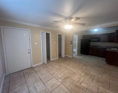 10110 Westview Drive - Photo Thumbnail 4