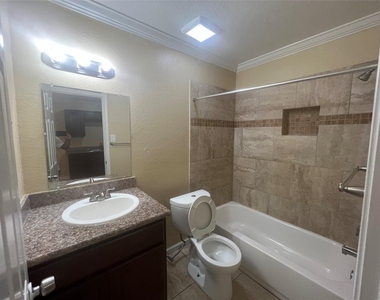 10110 Westview Drive - Photo Thumbnail 7