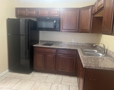 10110 Westview Drive - Photo Thumbnail 3