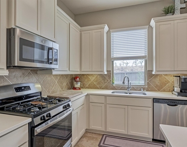 207 Biltmore Loop - Photo Thumbnail 8