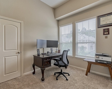 207 Biltmore Loop - Photo Thumbnail 14
