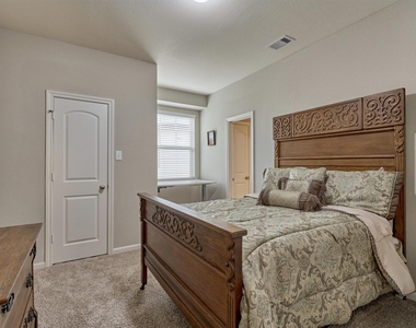 207 Biltmore Loop - Photo Thumbnail 13