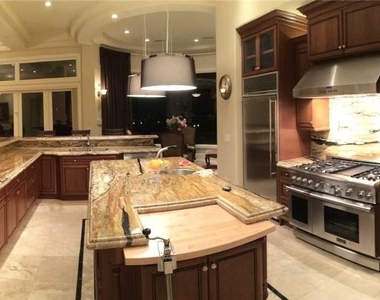 8741 Newport Isle Court - Photo Thumbnail 4