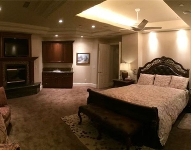8741 Newport Isle Court - Photo Thumbnail 6