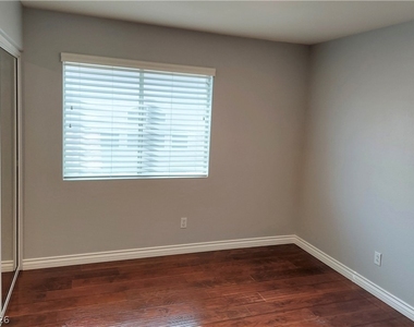 8272 Tibana Way - Photo Thumbnail 32