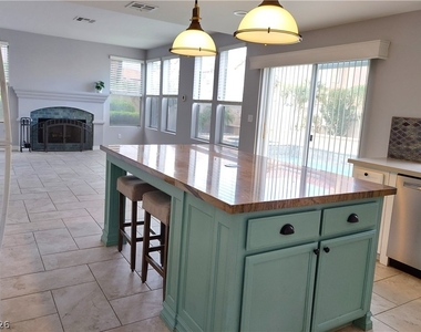 8272 Tibana Way - Photo Thumbnail 11