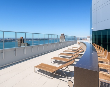 West 37th Street - Photo Thumbnail 6
