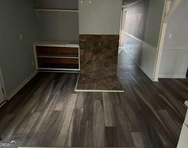 3030 Mangum Drive - Photo Thumbnail 4
