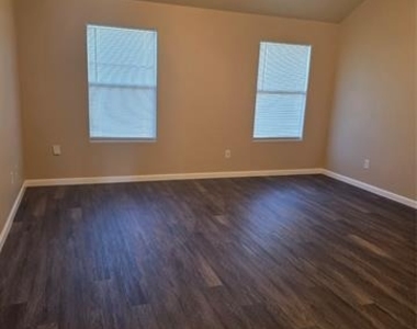 1432 Baylee Street - Photo Thumbnail 3