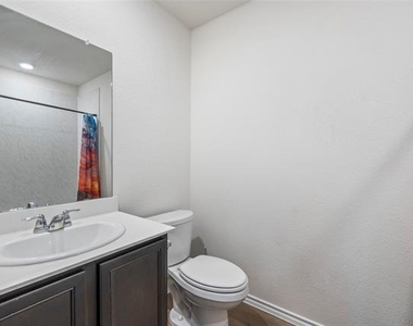 444 Vitex Drive - Photo Thumbnail 17