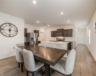 444 Vitex Drive - Photo Thumbnail 10