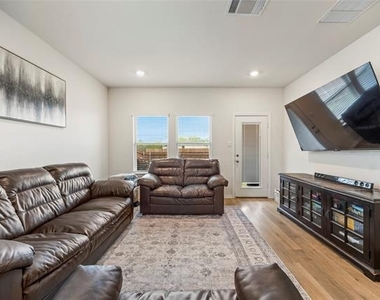 444 Vitex Drive - Photo Thumbnail 5