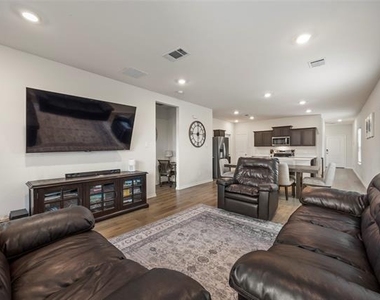 444 Vitex Drive - Photo Thumbnail 6