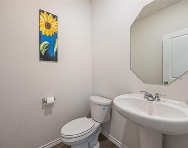 444 Vitex Drive - Photo Thumbnail 11