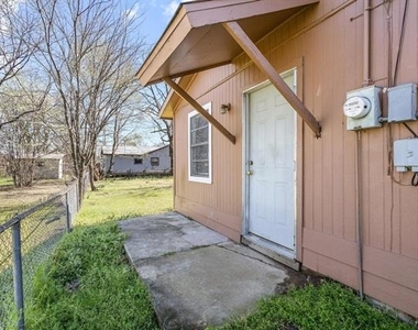 916 8th Street Nw - Photo Thumbnail 4