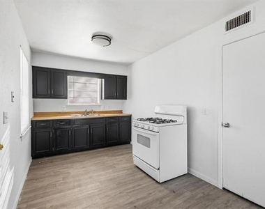 916 8th Street Nw - Photo Thumbnail 13