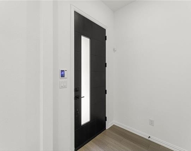 1279 Doris May Drive - Photo Thumbnail 3