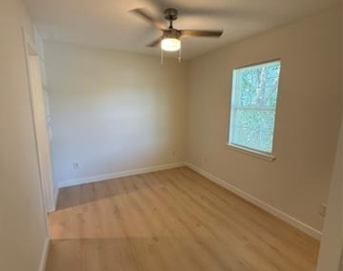 3113 Navaro Street - Photo Thumbnail 3