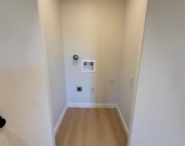 3113 Navaro Street - Photo Thumbnail 9